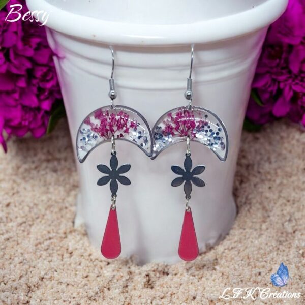 Bessy boucles colorées et argentées 3 couleurs disponibles (orange, fuchsia ou violet) en acier inoxydable argent et fleurs séchées.
