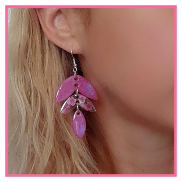 Juliette boucles fleurs fuchsia, en résine et acier inoxydable argent (hypoallergéniques)