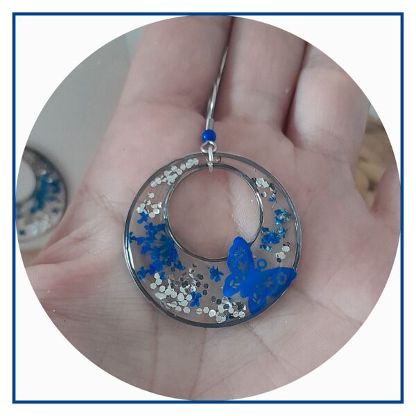 Lina créoles papillons, fleurs séchées bleues marine et acier inoxydable argent (hypoallergéniques)