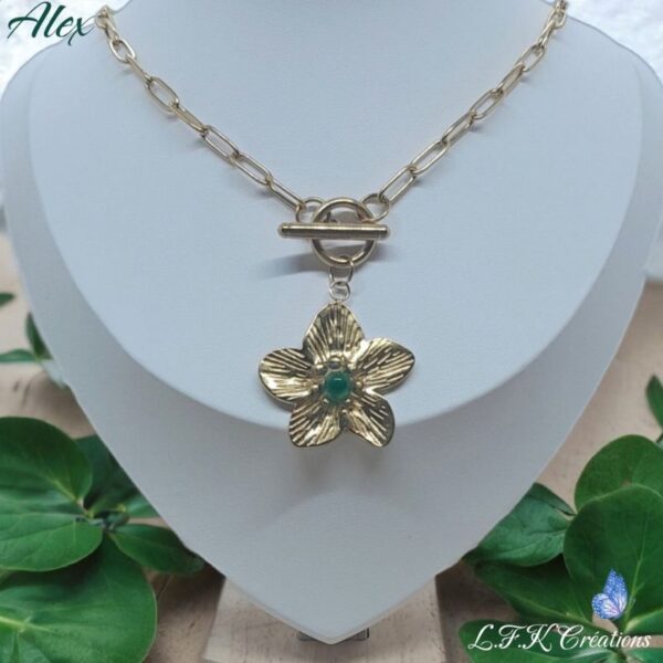 Alex collier fleur aventurine, en acier inoxydable or, pendentif fleur petite pierre Aventurine (hypoallergénique). Fait main.