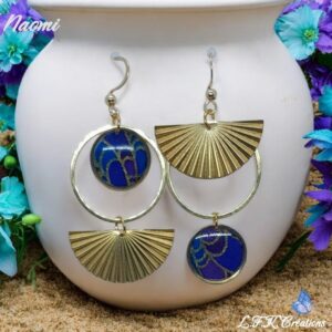 Naomi boucles dépareillées bleues, bohème chic tendances ,asymétriques femme, fille en tissu japonais bleu et acier inoxydable or.