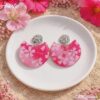 Amélie Boucles Washi et Acier inoxydable. Bijoux faits main au motif floral rose, légers et hypoallergéniques. Ajoutez une touche japonaise à votre style !