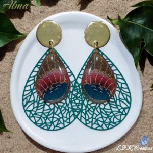 Boucles d'oreilles Alma avec cabochons goutte faits main en tissu Japonais, création artisanale bohème élégante et légère.