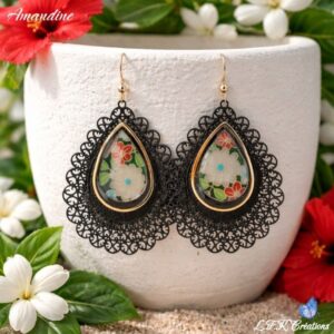 Élégance florale et dentelle ciselée : craquez pour le charme intemporel d'Amandine."