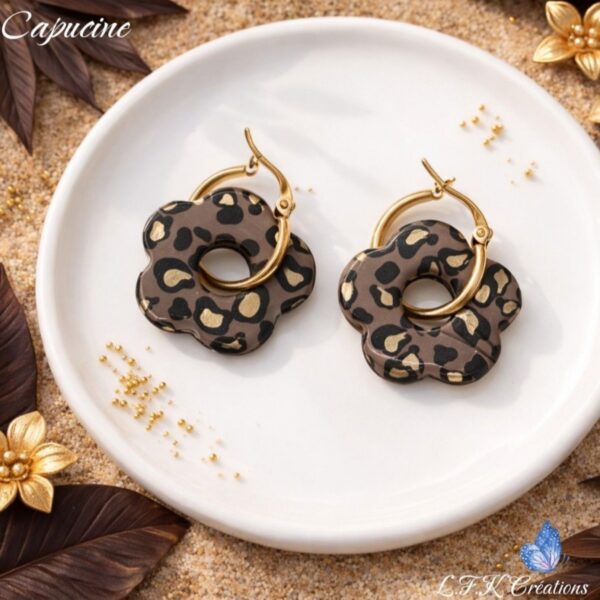 Capucine Créoles Réversibles leopard et Doré Boucles d’oreilles artisanales en papier et résine, 100% réversibles. Un côté léopard, un côté doré et or. Chic, légères et en acier inoxydable. Deux styles en un bijou !