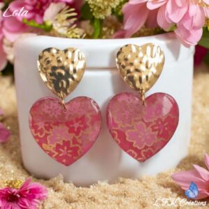 Boucles d'oreilles cœurs Lola en papier washi rose et motifs dorés.