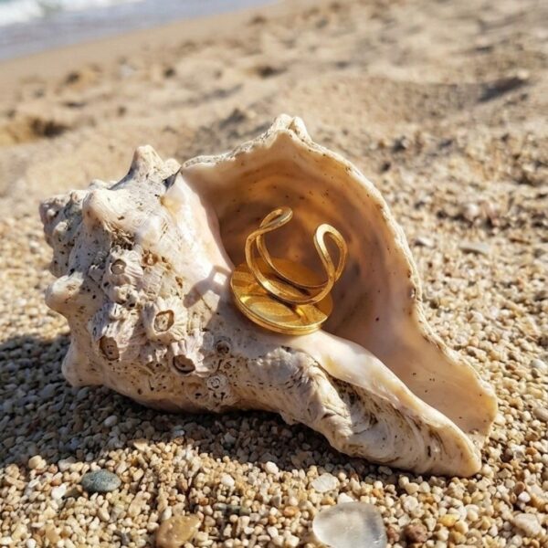 Anneau ajustable en acier inoxydable or de 0,8 cm pour bague hypoallergénique peaux sensibles.